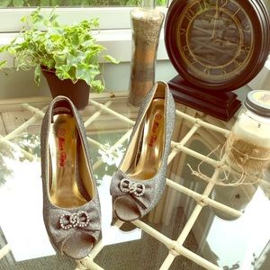 ON SALE ❗️Sparkley silver heels